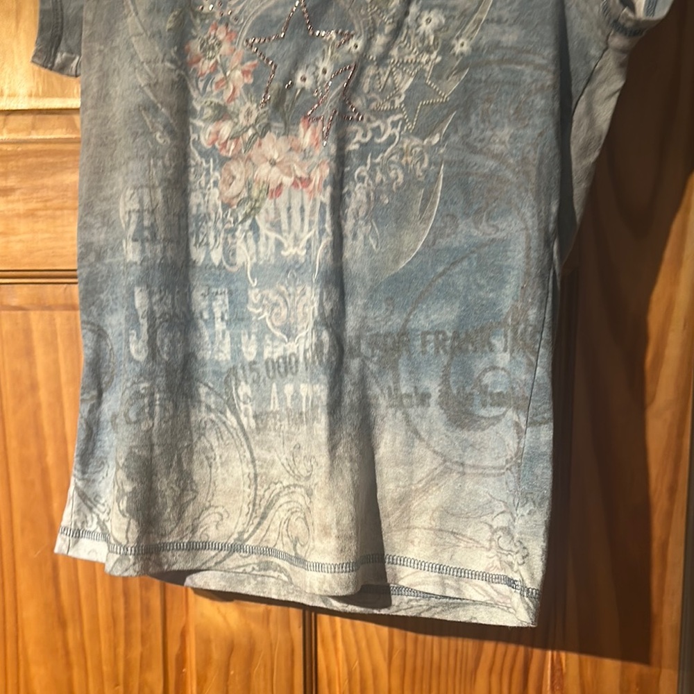 Blue Distressed Short Sleeve Tee with Vintage Appeal - Picture 4 of 5